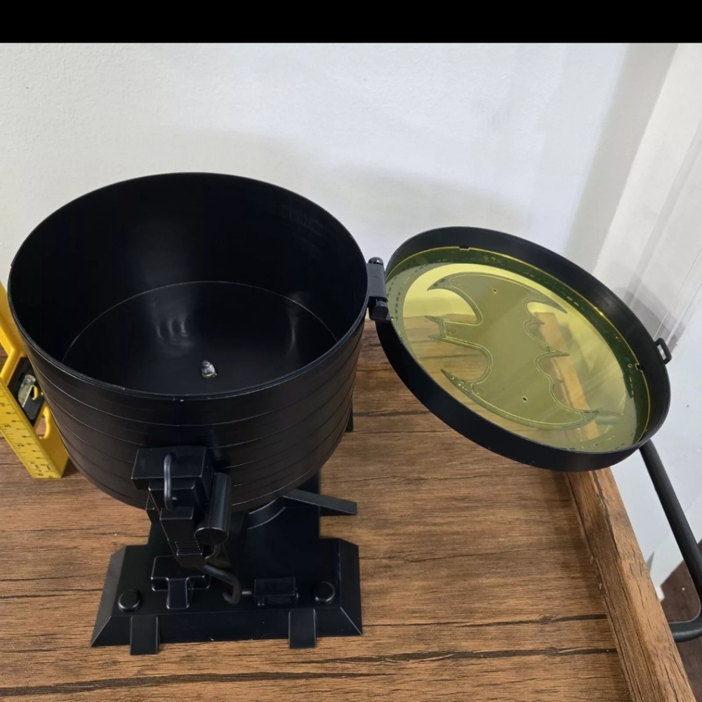 Batman Bat Signal 2024 AMC Popcorn Bucket DC Comics 85th Anniversary New - Picture 7 of 9